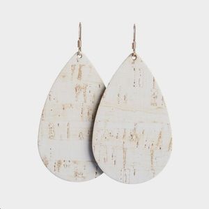 Nickel and Suede Large Teardrop Leather Earrings White Cork